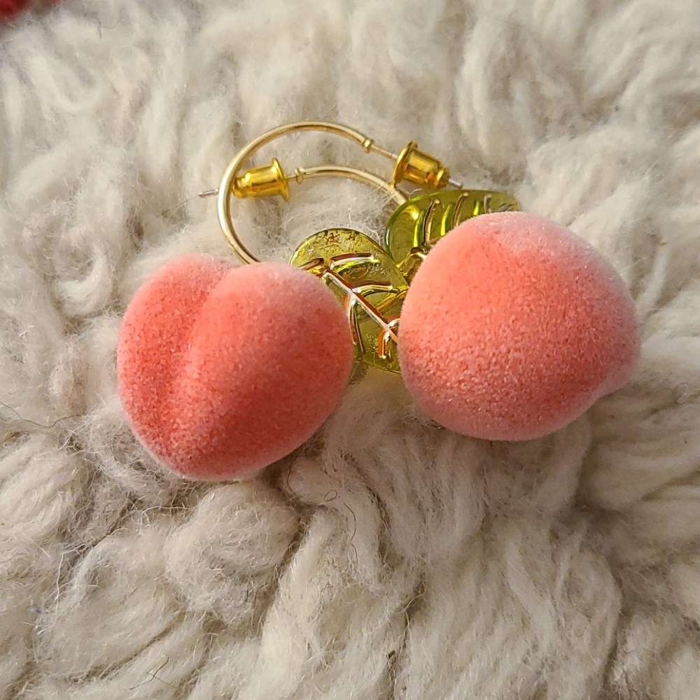 Peachy 🍑 Earrings